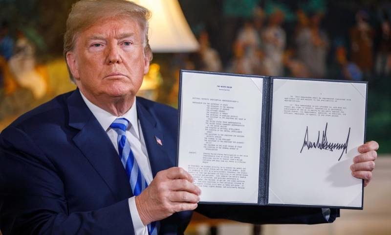 Click to enlarge Trump signs sanctions iran