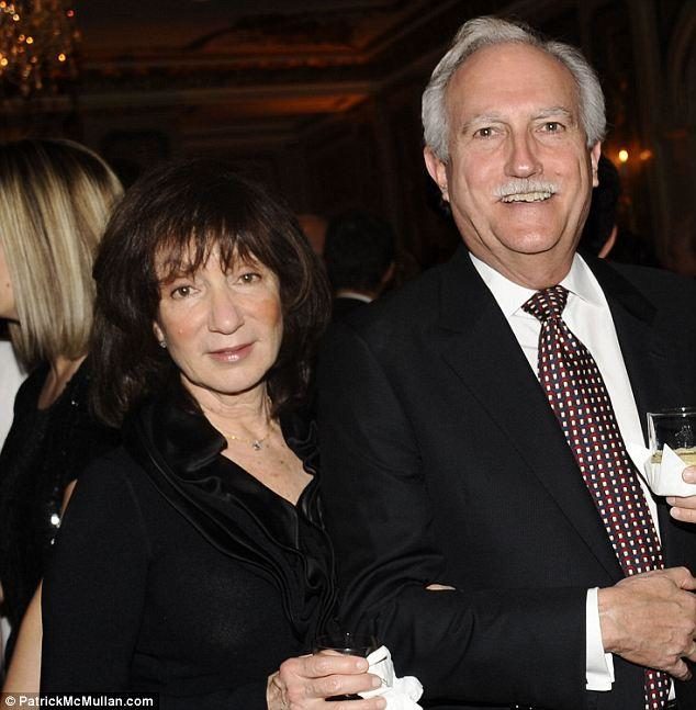 Click to enlarge Mike and Jackie Bezos