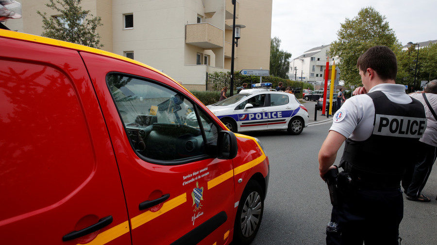 Click to enlarge paris knife attack