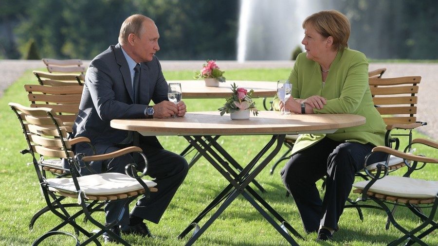 Russian President Vladimir Putin and Federal Chancellor of Germany Angela Merkel