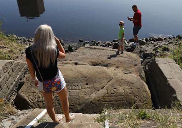 Click to enlarge hunger stones elbe river