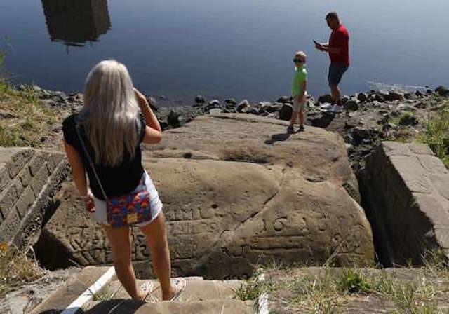 hunger stones elbe river