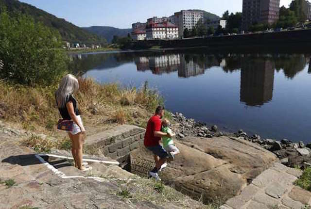 Click to enlarge hunger stones elbe river