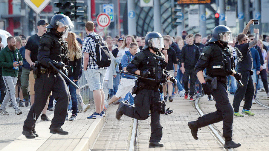 Click to enlarge german police