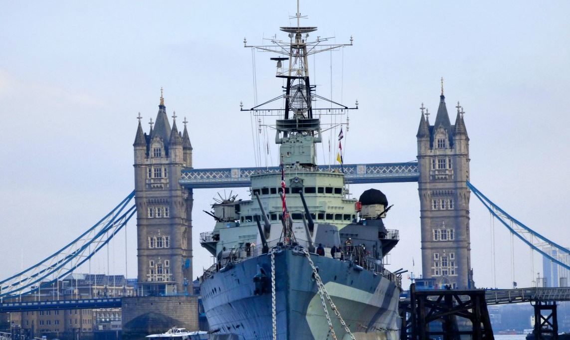 Click to enlarge London bridge war ship