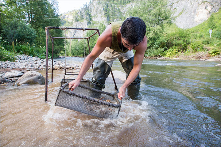 washing archeologist denisova