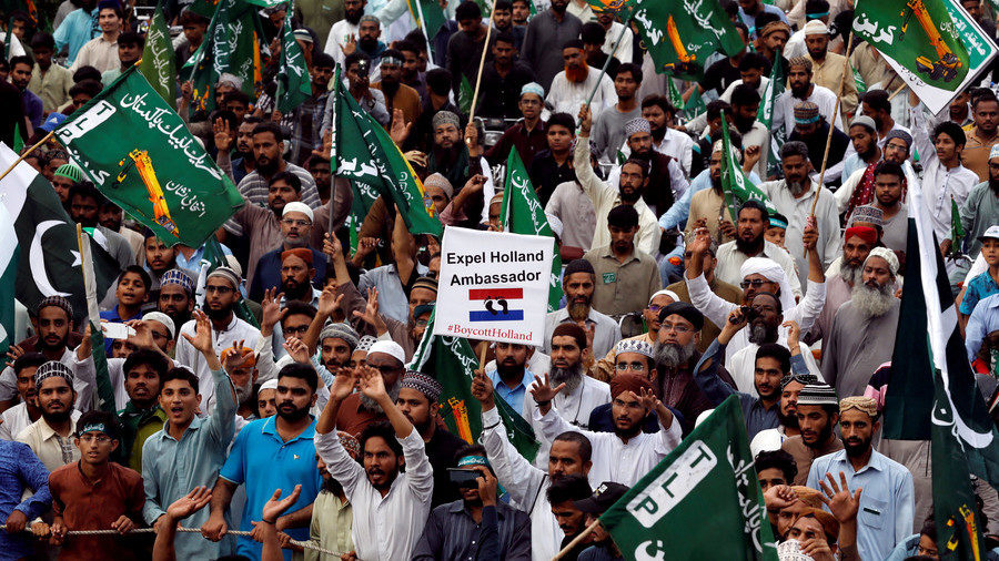 Pakistani demonstrators