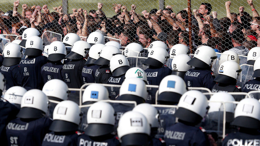Austrian-Slovenian border migrant police