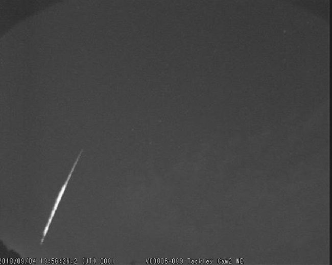 Click to enlarge Fireball over Wales