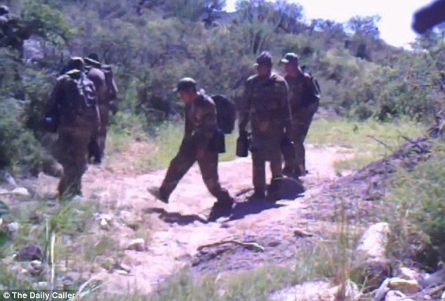 Click to enlarge Illegal migrants Arizona border
