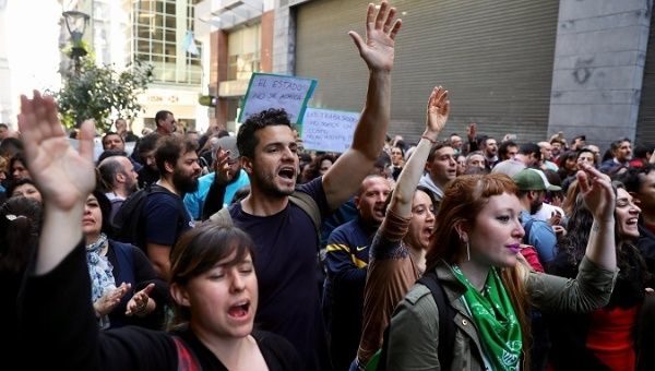 Argentines protest