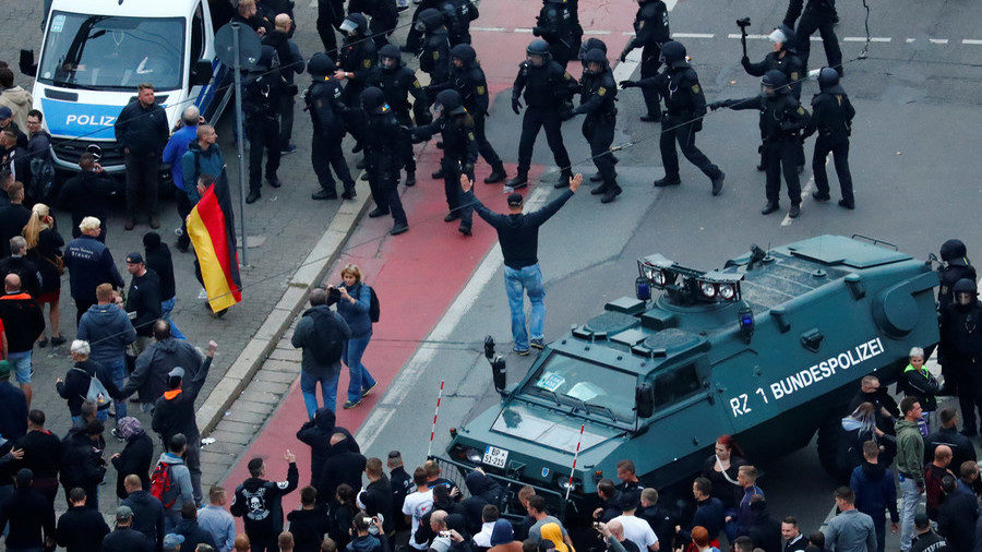 Click to enlarge Police block the right-wing demonstration in Chemnitz