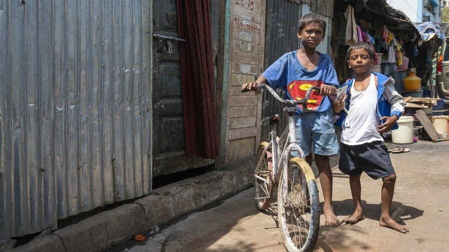 Mumbai slum boys