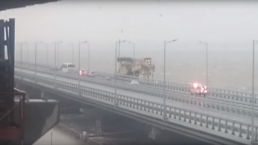 storm causes crane hit crimean bridge