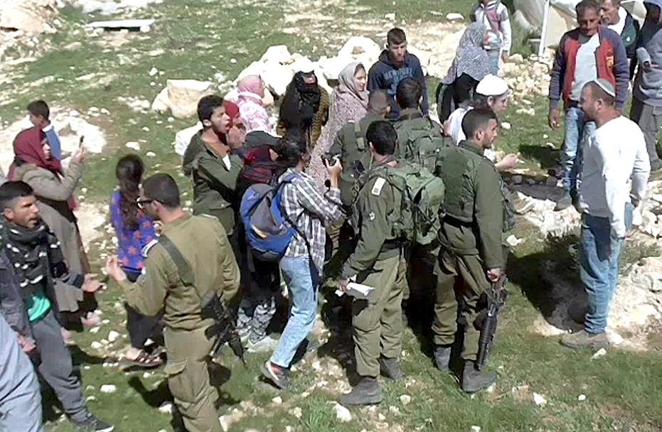 Click to enlarge Urif face off