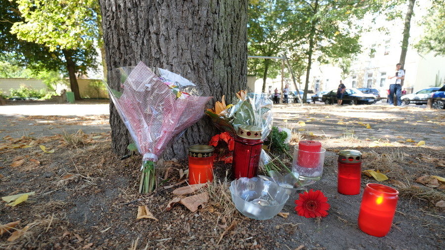 Click to enlarge flowers for dead german