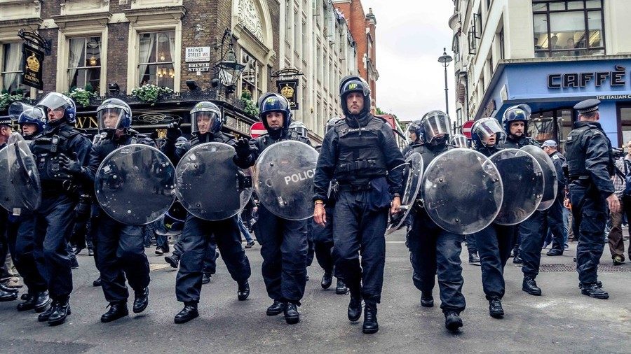 Click to enlarge London policemen