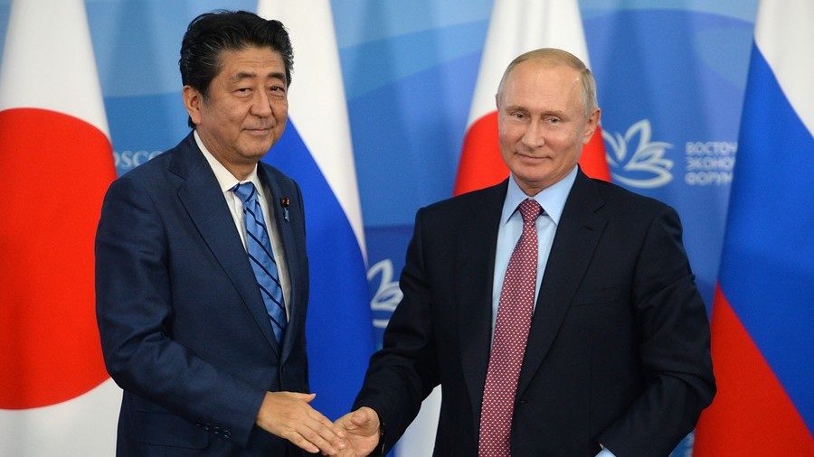 Click to enlarge Shinzo Abe and Vladimir Putin