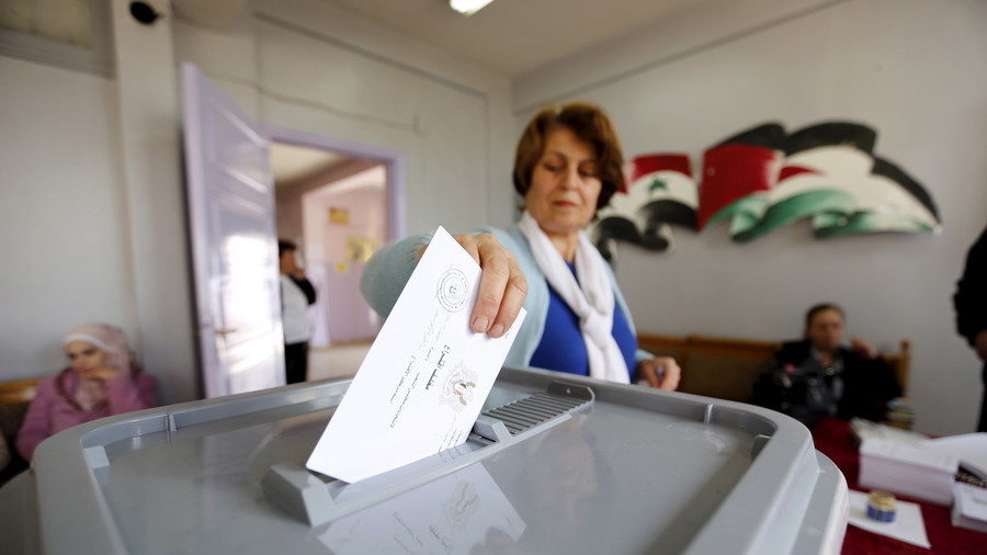 Syrians voting