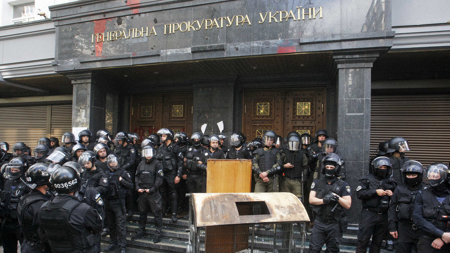 Click to enlarge Ukrainian prosecutors office guards