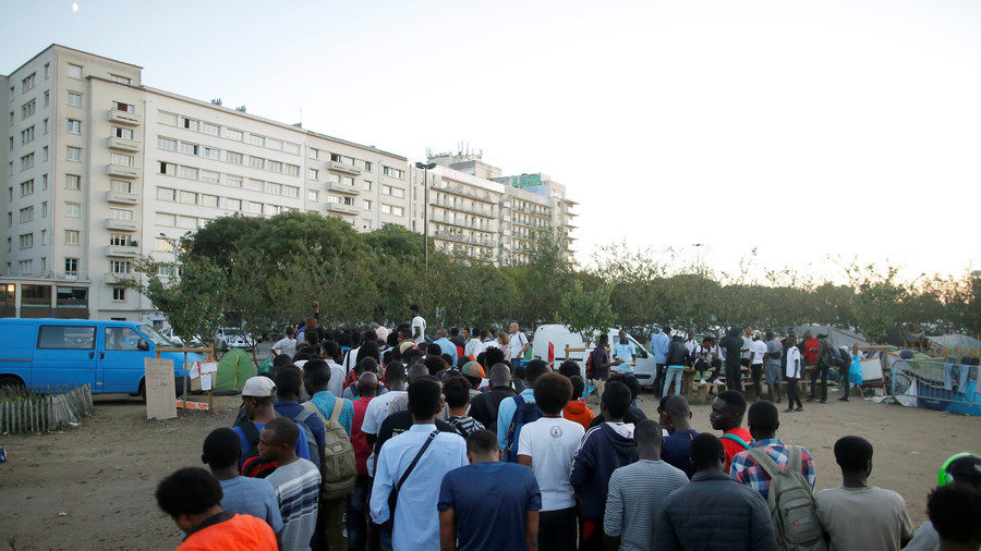 Click to enlarge migrant benefits france