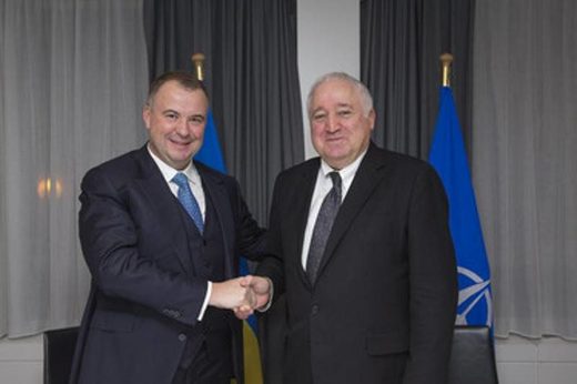 Ukraine NATO Gladkovski Auroy