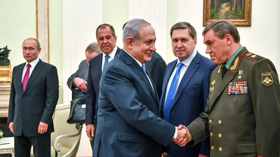 Israeli PM Benjamin Netanyahu shakes hands with Russian Chief of General Staff, Valery Gerasimov