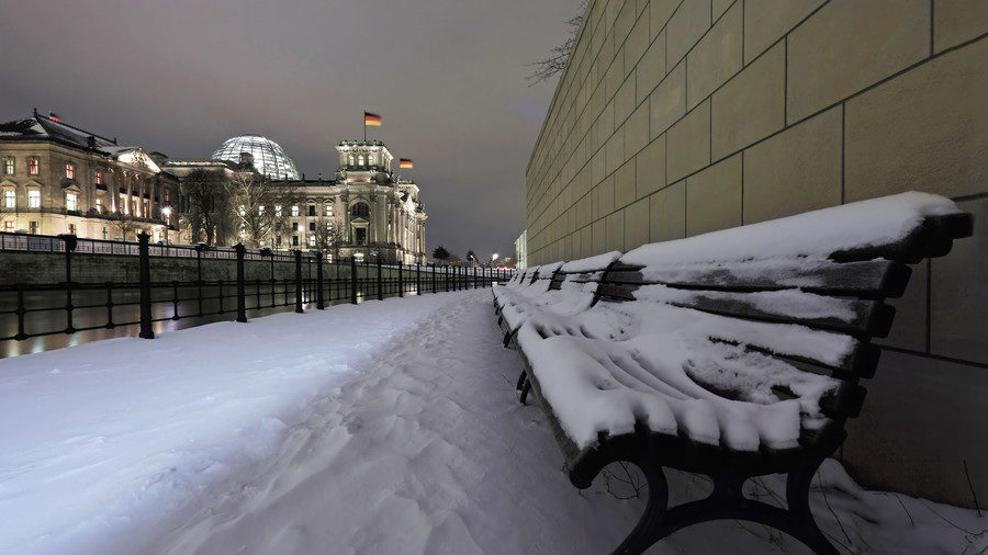 bench snow