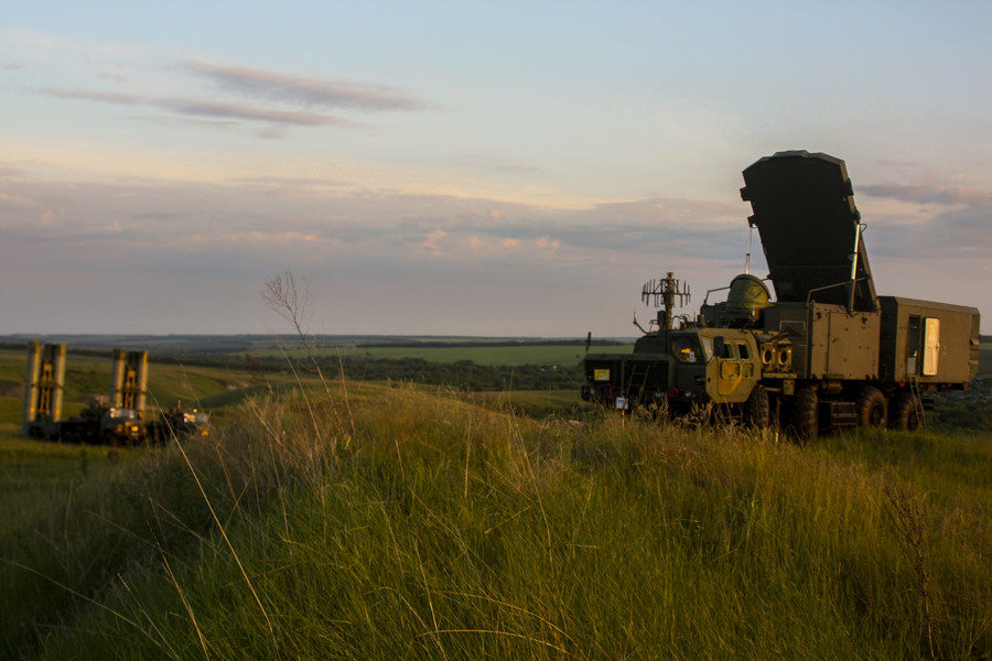 The S-300 all-altitude radar station