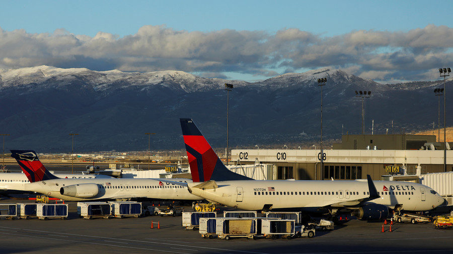System-wide glitch briefly grounds all domestic Delta flights