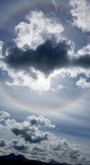 Click to enlarge Sun halo over Oregon