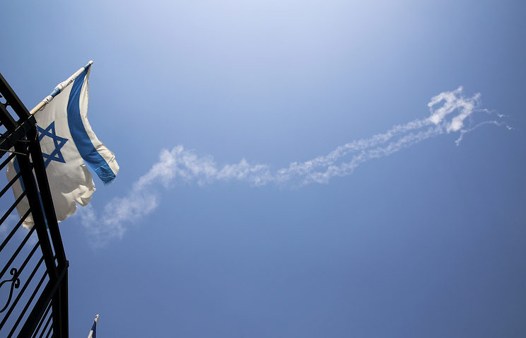 missile contrails israel flag