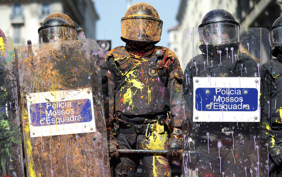 Click to enlarge Catalan regional police Barcelona protest sept 2018