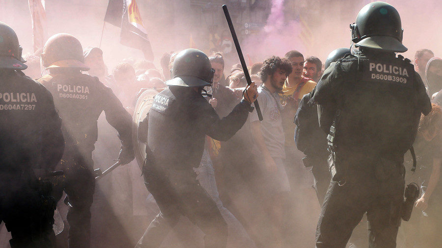 Catalan regional police clash protesters Barcelona sept 2018