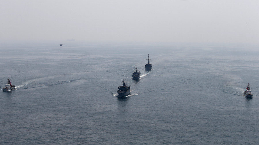 US and UK navy ships