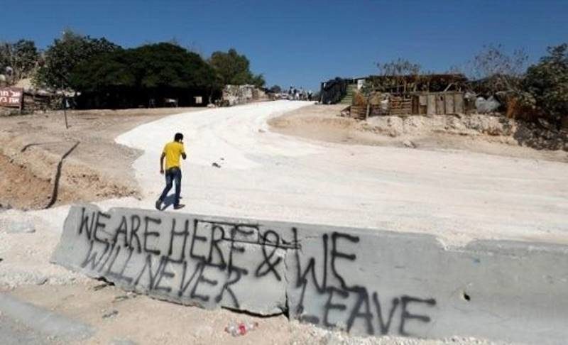 Click to enlarge Khan al-Ahmar protest demolition bedouins