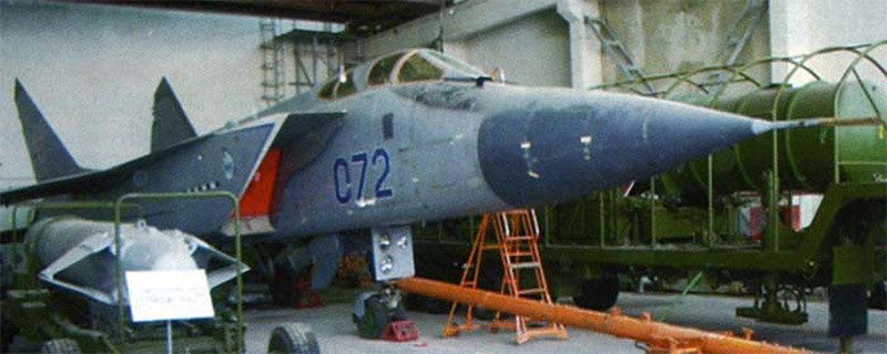 MiG-31D  79M8 Kontakt missile
