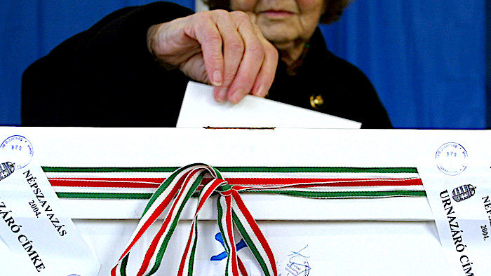 woman votes Budapest