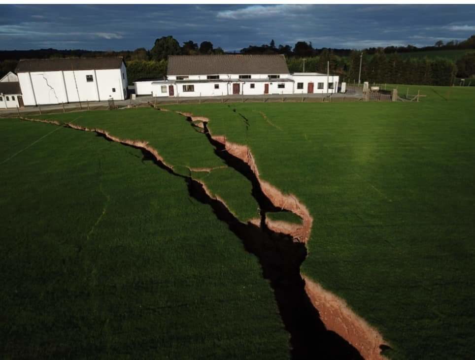 Click to enlarge ireland fissure sinkhole
