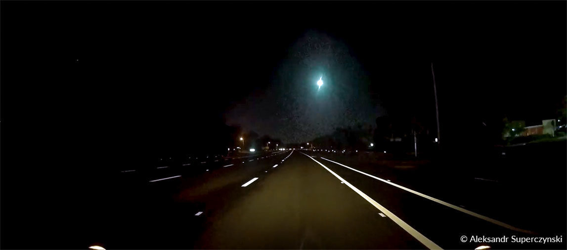 Green meteor fireball streaks over Florida — Fire in the Sky —
