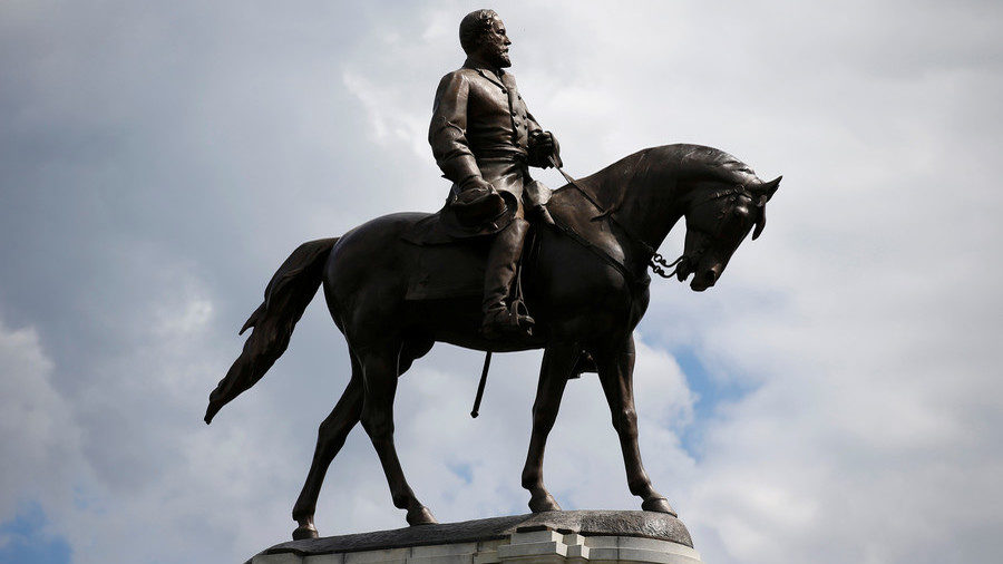 Click to enlarge Robert E. Lee statue
