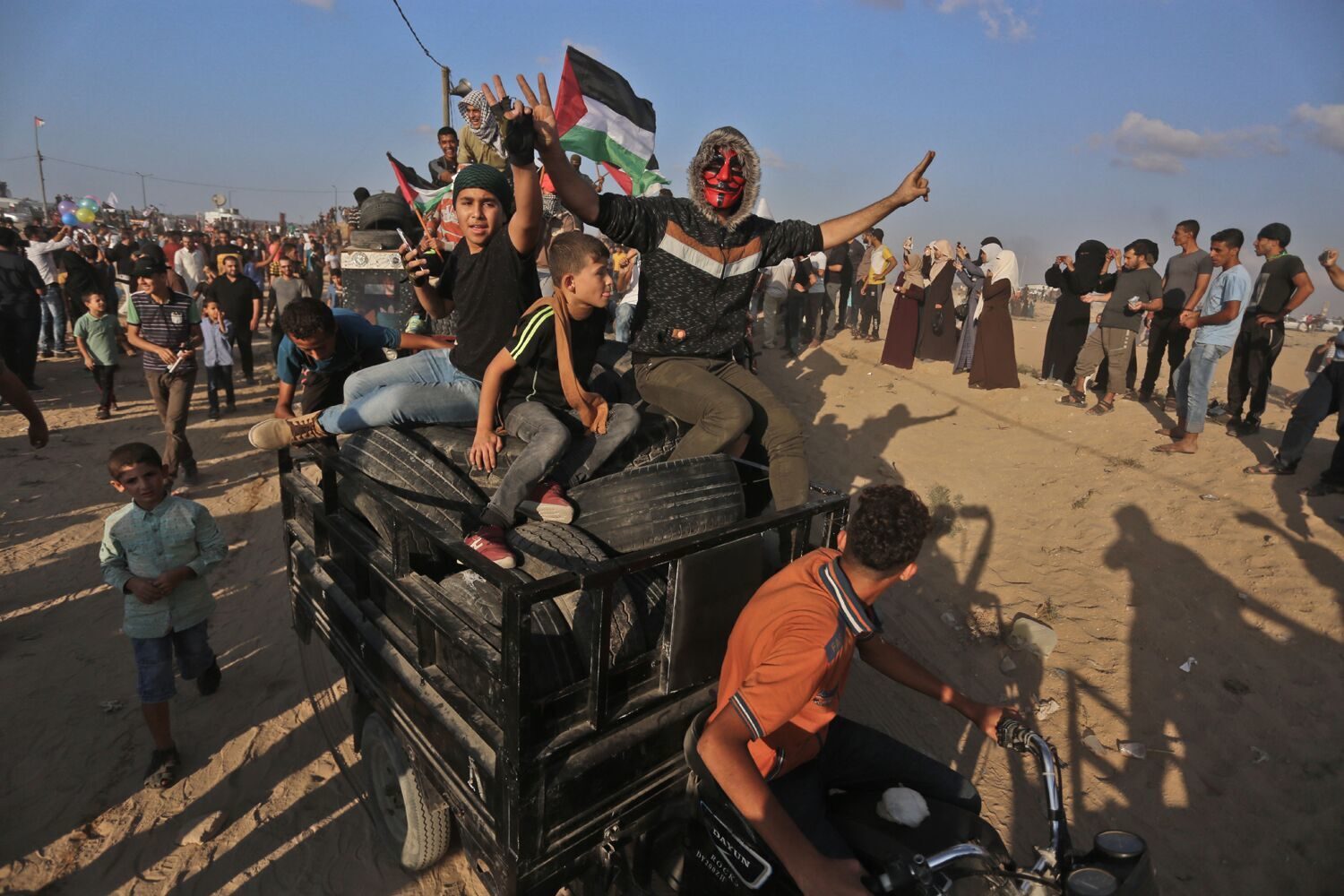 Click to enlarge Protests at the Gaza fence Oct. 12 2018