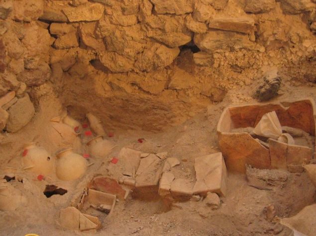 Click to enlarge santorini excavation