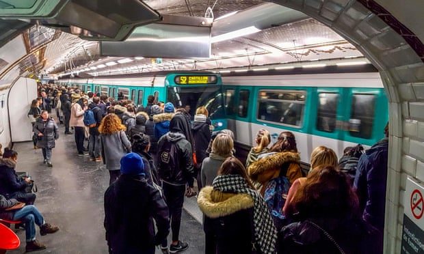 Click to enlarge Passengers wait on a Paris metro platform