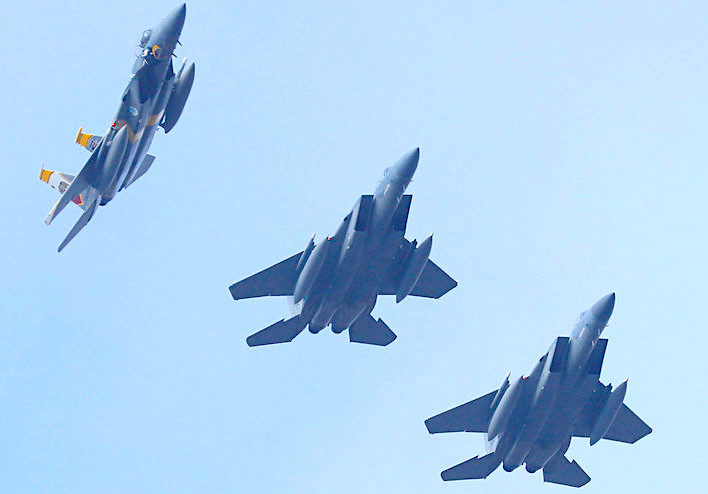 Click to enlarge USAF F-15 fighter jets