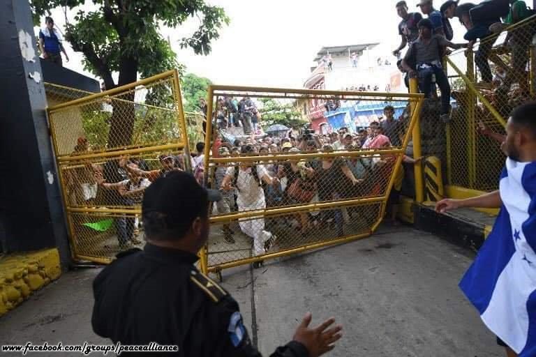 gate mexico honduras migrants