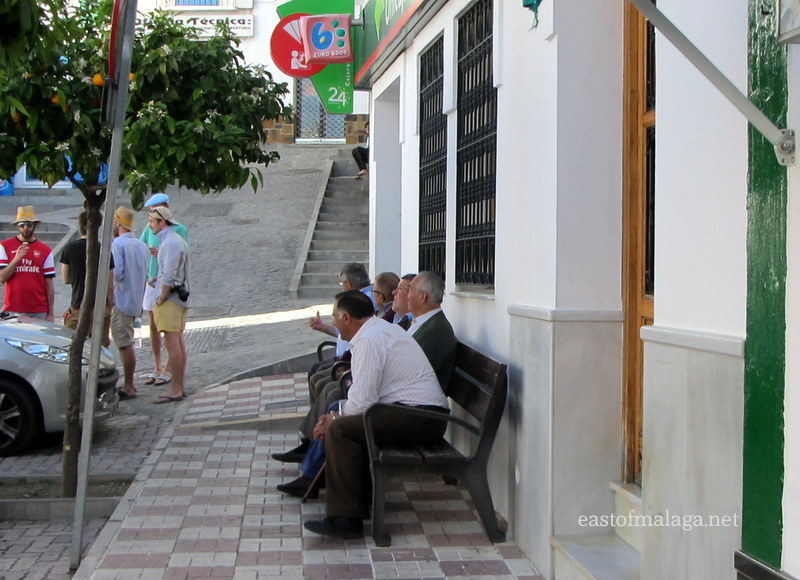 men on bench malaga
