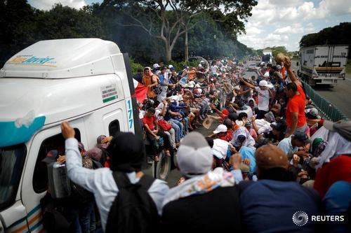 Click to enlarge migrant caravan