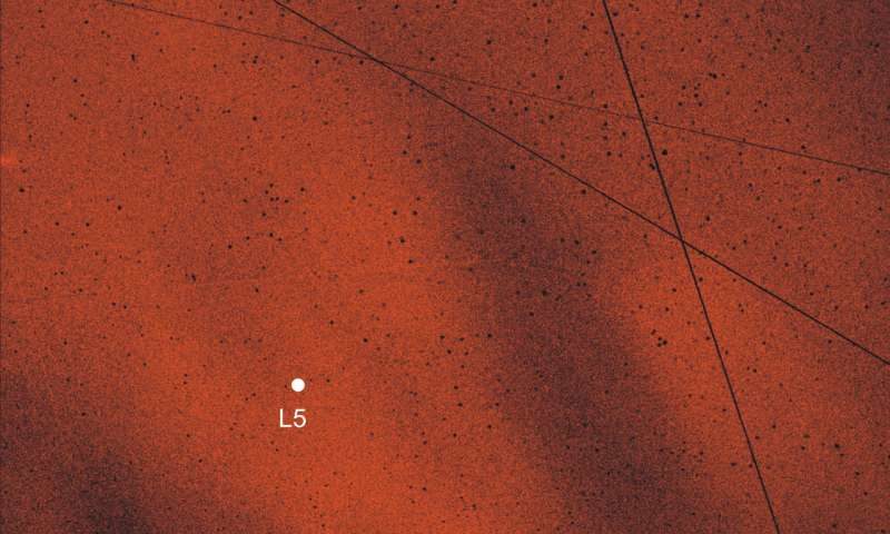 Click to enlarge earth dust cloud