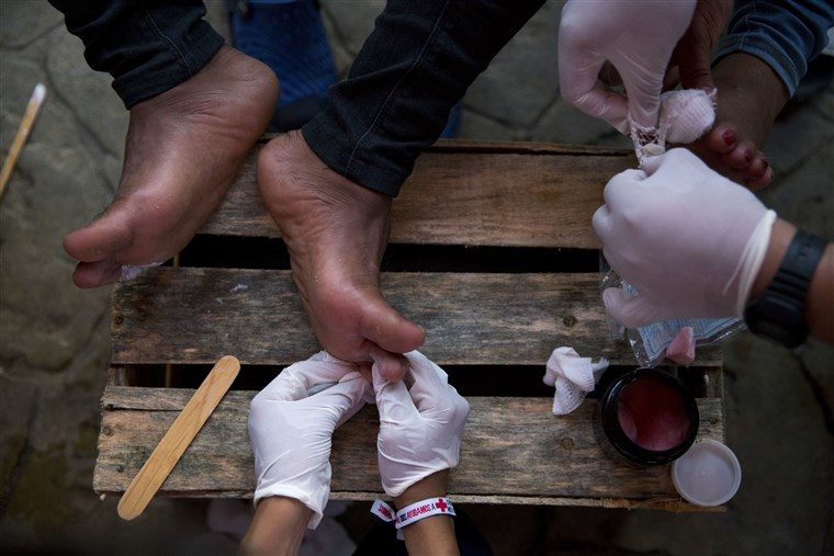 Click to enlarge mexico migrants red cross